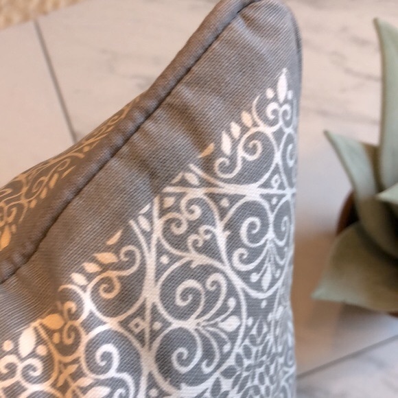 BOHO-ENVOUGE-Gray & White Floral Square Decorator Accent Pillow - Picture 3 of 6